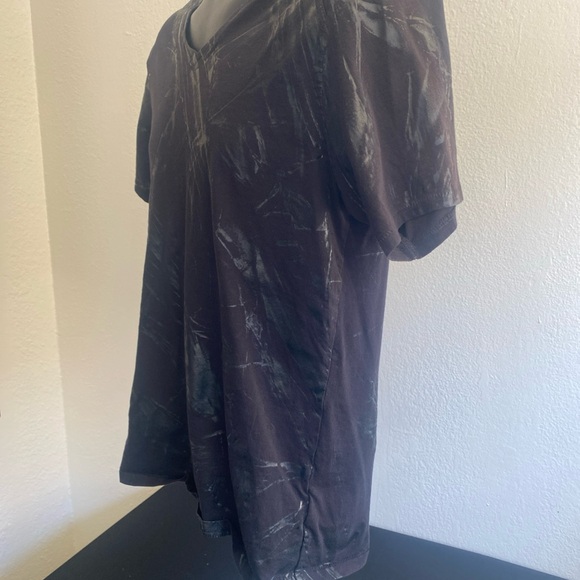 Vintage Y2K Men’s Guess Affliction Style V Neck Shirt MED Black Silver Pattern - Picture 5 of 9